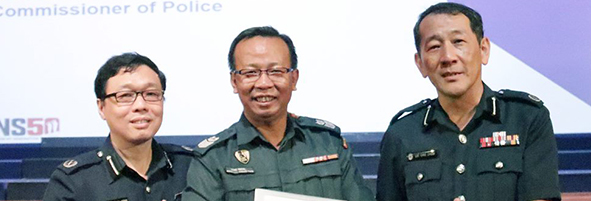 Certis CISCO Auxiliary Police Officer's efforts recognised by Commissioner of Police